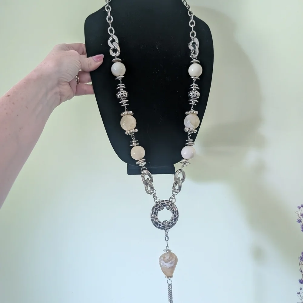 Elegant Silver and Cream Necklace - Picture 4 of 11